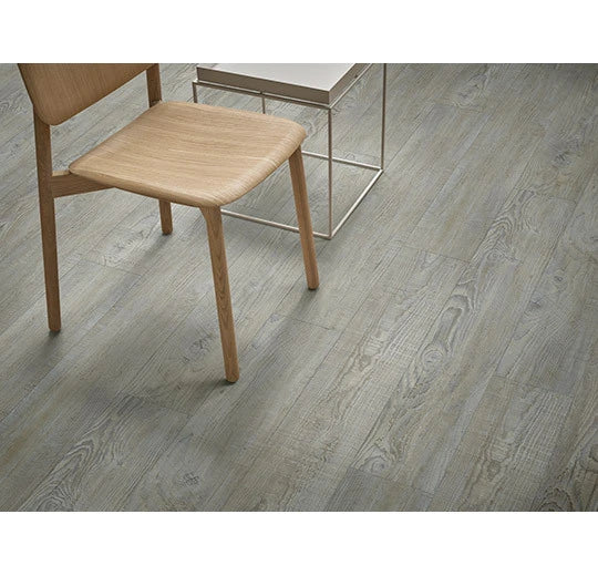 Vinylboden Forbo Allura Enduro 0,30 Steamed Pine 69186 mit Holzmaserung und warmem Braunton, Klebevinyl für Bodenbeläge