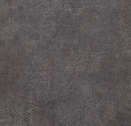 Forbo Allura Dryback Vinylboden in Charcoal Concrete, 0,40 mm, mit Klebevinyl-Design, zeigt eine dunkle, texturierte Oberfläche