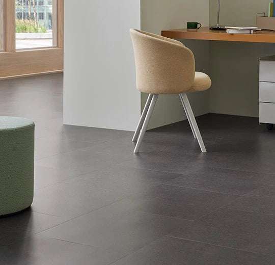 Vinylboden Forbo Allura Decibel 0,80 Basalt Urban Concrete 4639AD8, strapazierfähiger Klebevinyl mit urbanem Betondesign