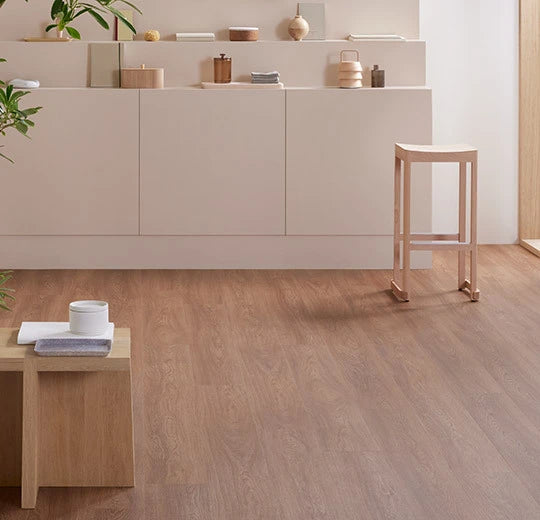 Vinylboden Forbo Allura Decibel Amber Serene Eichenholz 5534AD3 mit Schalldämmung, klebend, langlebig und robust