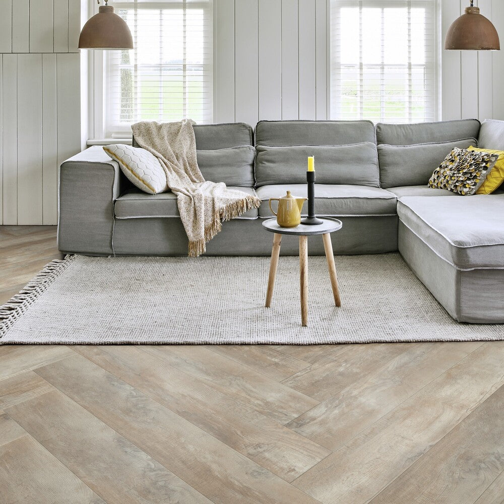 Moduloe Roots 55 Country Oak Vinylboden im Fischgrätmuster, klebevinyl, naturholzoptik, langlebiger Vinylboden von Moduleo