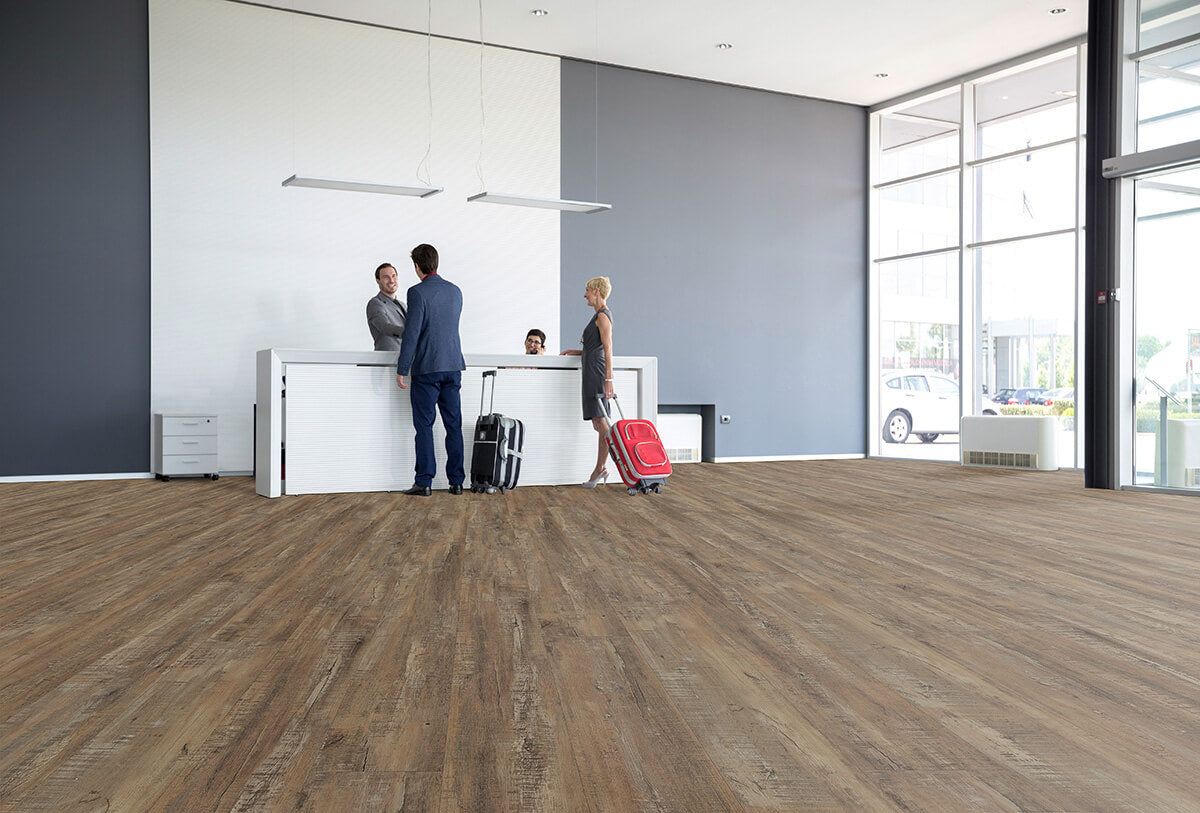 Vinylboden IPC Topas XXL Eiche vintage natur, Klick-Vinyl, mit Holzmaserung und hellbraunem Vintage-Eichen-Look.