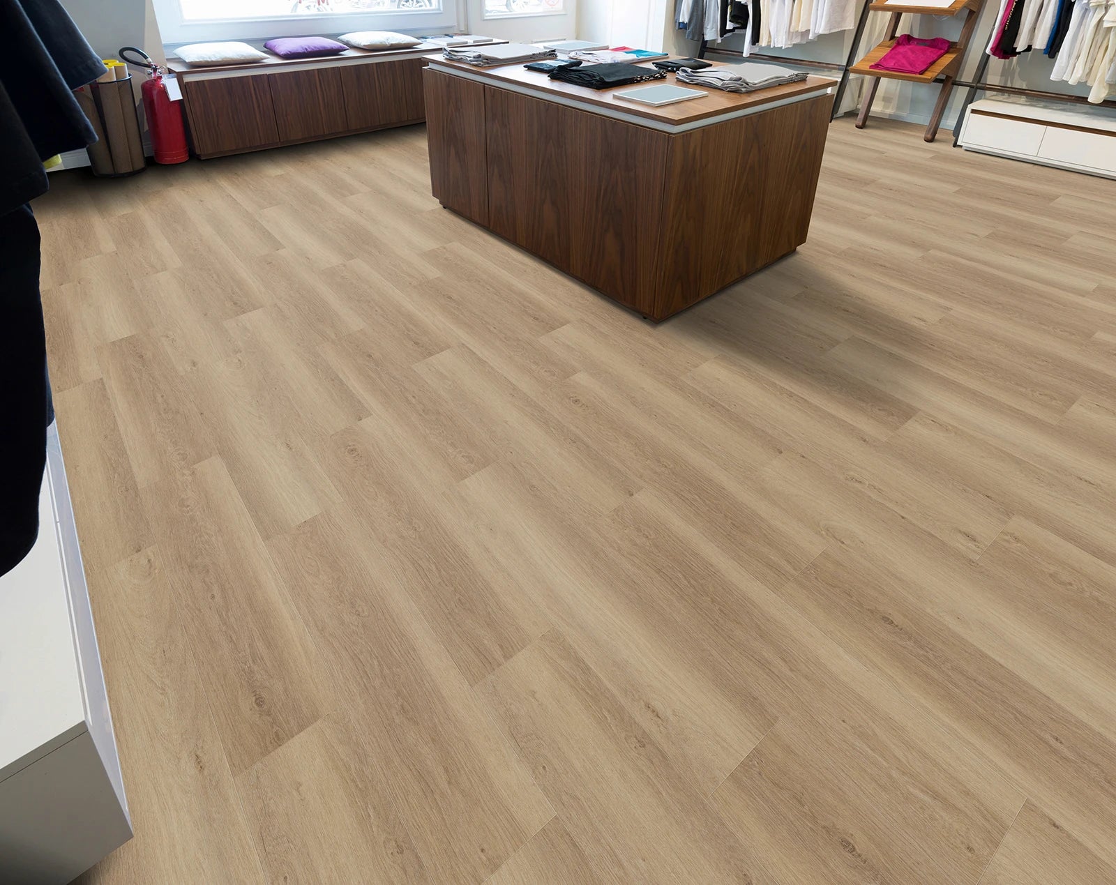 Vinylboden IPC Granat Eiche Florenz, Klebevinyl mit Holzoptik, detailreiche Eichenmaserung und warme Farbtöne, rechteckige Planken.