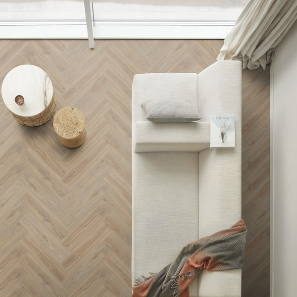 Vinylboden Moduleo Roots 55 Blackjack Oak mit Fischgrätmuster, Klebevinyl, braune Eichenoptik, detailreiche Holzstruktur