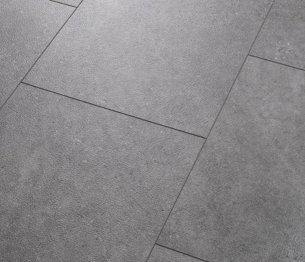 COREtec Vinylboden The Essentials Tile+ Aquila 50 mit grauem Steinmuster, langlebig und stilvoll für moderne Räume