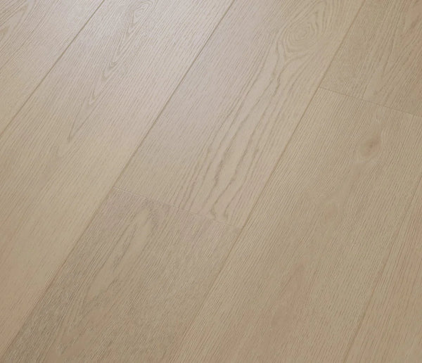 COREtec Naturals Vinylboden Barley 1800+++ mit Holzmaserung und natürlichen Braun- und Beigetönen, langlebig und stilvoll.