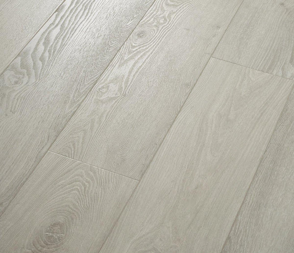 COREtec Vinylboden The Essentials 1500+ Boston Oak 92 mit natürlicher Holzmaserung und warmer Eichenoptik.