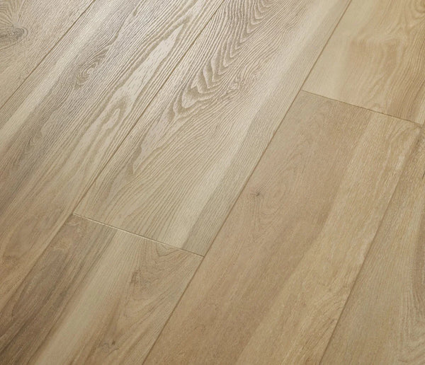 COREtec Vinylboden The Essentials 1500+ Ocala Walnut in 54 cm Breite, sichtbare Holzmaserung und warme Walnussoptik.
