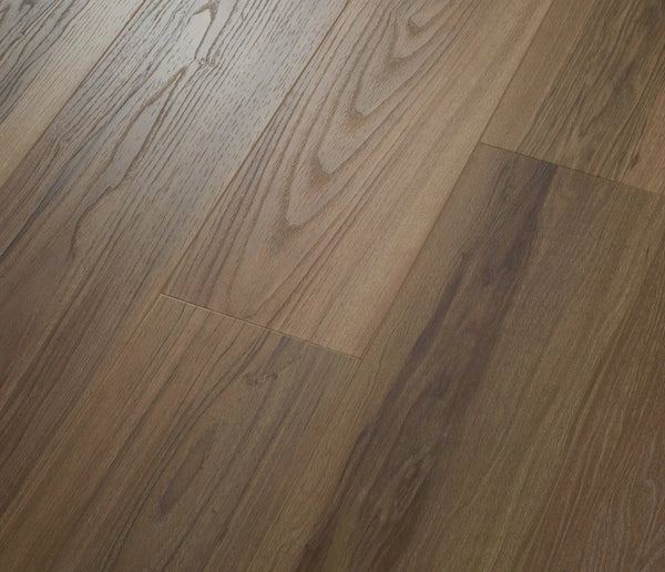COREtec Naturals 1800+++ Peruvia Vinylboden, braune Holzoptik, langlebig und eleganter Vinylboden für Wohnräume.