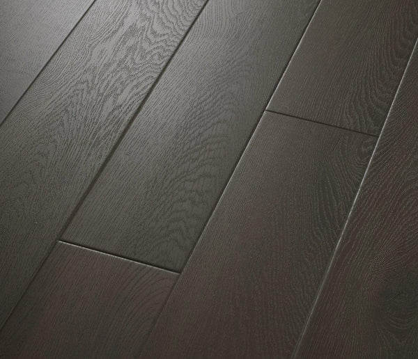 Vinylboden COREtec Naturals 1800++ PB Raven in dunklem Holzdesign, langlebiges Bodenbelagsmaterial, moderne Raumgestaltung