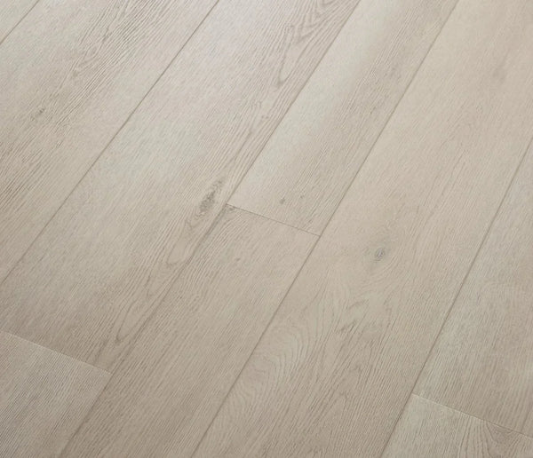COREtec Vinylboden The Essentials Multi Texas Oak M71 mit lebendiger Holzmaserung und warmer Eichenoptik, langlebig und stilvoll.