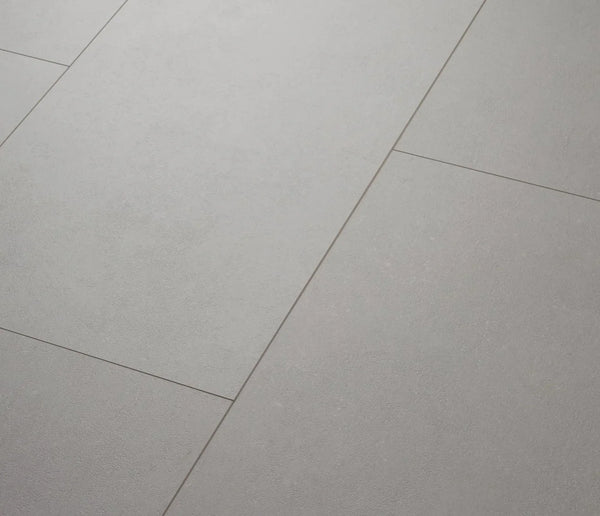 COREtec Ceratouch B-Series Ustica 0293B Vinylboden mit Holzmaserung und dunklen Tönen, langlebig und stilvoll für moderne Räume