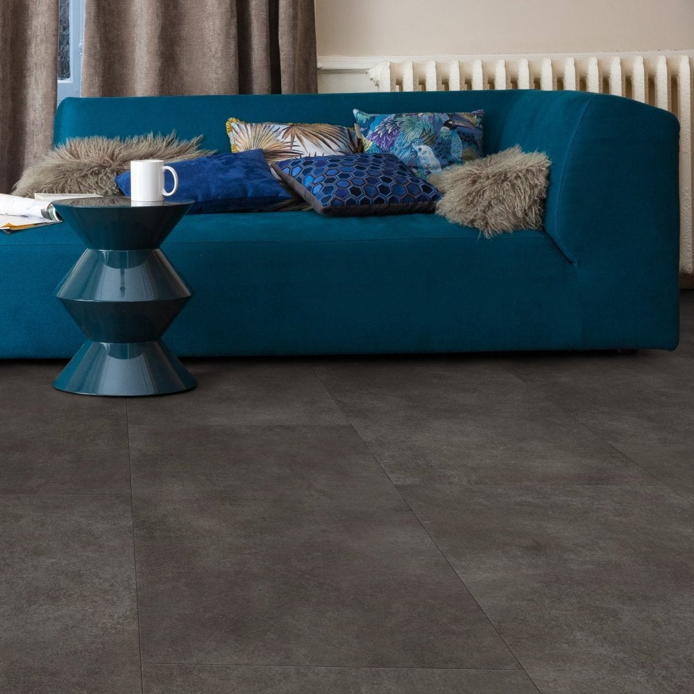 Gerflor Creation 30 Solid Clic Bloom Uni Dark Vinylboden, klickbarer Vinylboden aus Vinyl mit dunklem Design, strapazierfähig.