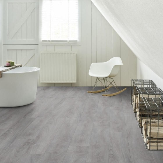 Vinylboden Moduleo Roots 40 Midland Oak in warmer Holzoptik, Klebevinyl für langlebige Bodenbeläge, detailreiche Holzstruktur sichtbar