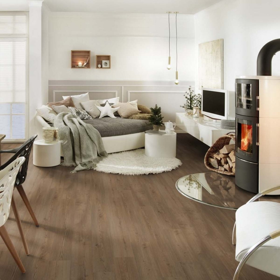 Vinylboden Project Floors ECO 3260 Bio-Vinyl, PVC-frei, mit klebender Oberfläche, in der Eco Plus Collection, auf Boden liegend.