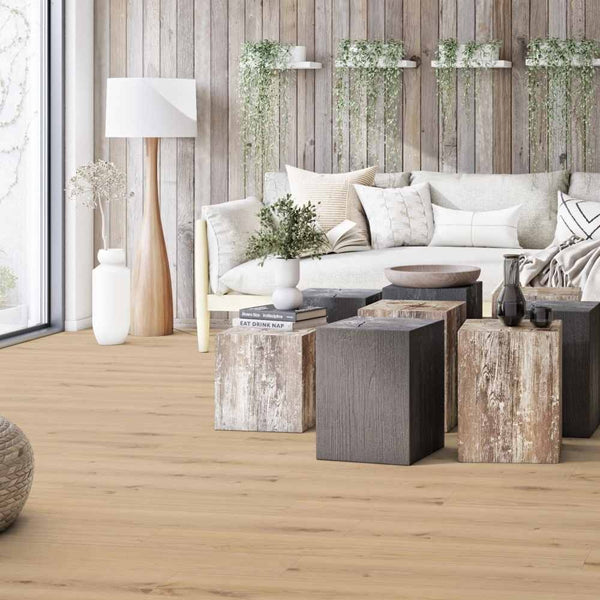 Tarkett iD Essence Rigid 30 Primary Oak Beige Klick-Vinylboden, hellbrauner Vinylboden mit Holzmaserung.