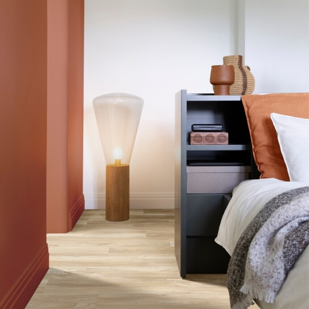 Moduléo Roots 55 Marsh Wood Vinylboden aus Klebevinyl mit Holzmaserung, braune Holzoptik, natürlicher Holzdesign-Look.