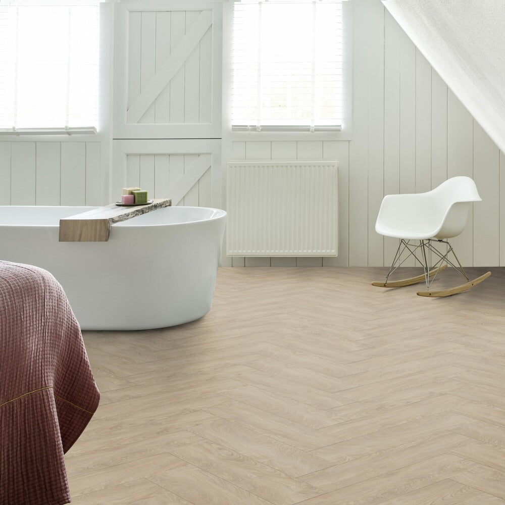 Vinylboden Moduleo Roots 55 Laurel Oak 51229 im Fischgrätmuster, Klebevinyl, Naturholz-Optik, langlebig und stilvoll