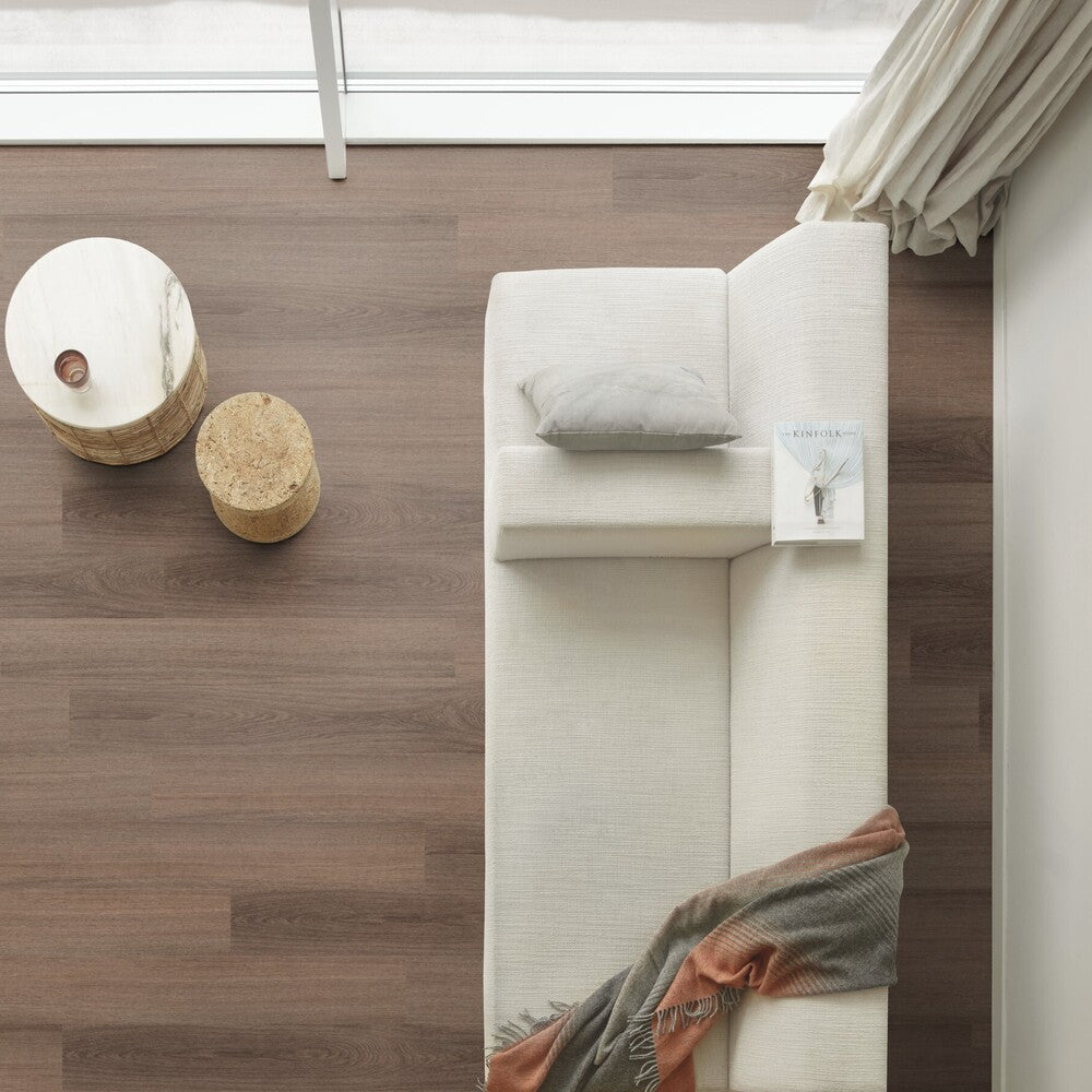 Moduléo Roots 55 Glyde Oak Vinylboden, Klebevinyl mit Eichenholzoptik, detailreiche Holzmaserung und natürliche Textur.