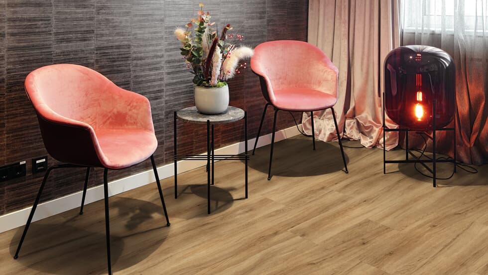 Vinylboden Project Floors floors@home PW 3220 in Holzoptik, klebevinyl, langlebig und strapazierfähig, auf Böden verlegt.