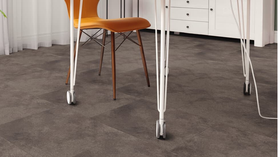 Vinylboden Project Floors floors@home ST 941, Klebevinyl, mit Holzoptik in modernem Raum.