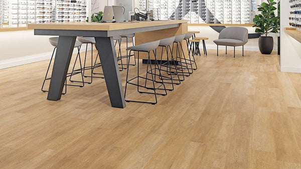 Selbstliegender Vinylboden Project Floors Loose-Lay PW 1250 in einem Raum, elegante Oberfläche, modernes Design, langlebiges Vinyl.