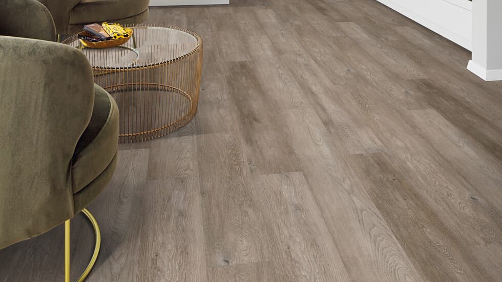 Vinylboden Project Floors floors@work PW 1255 Klebevinyl, in einem Raum mit Holzoptik und strapazierfähiger Oberfläche.