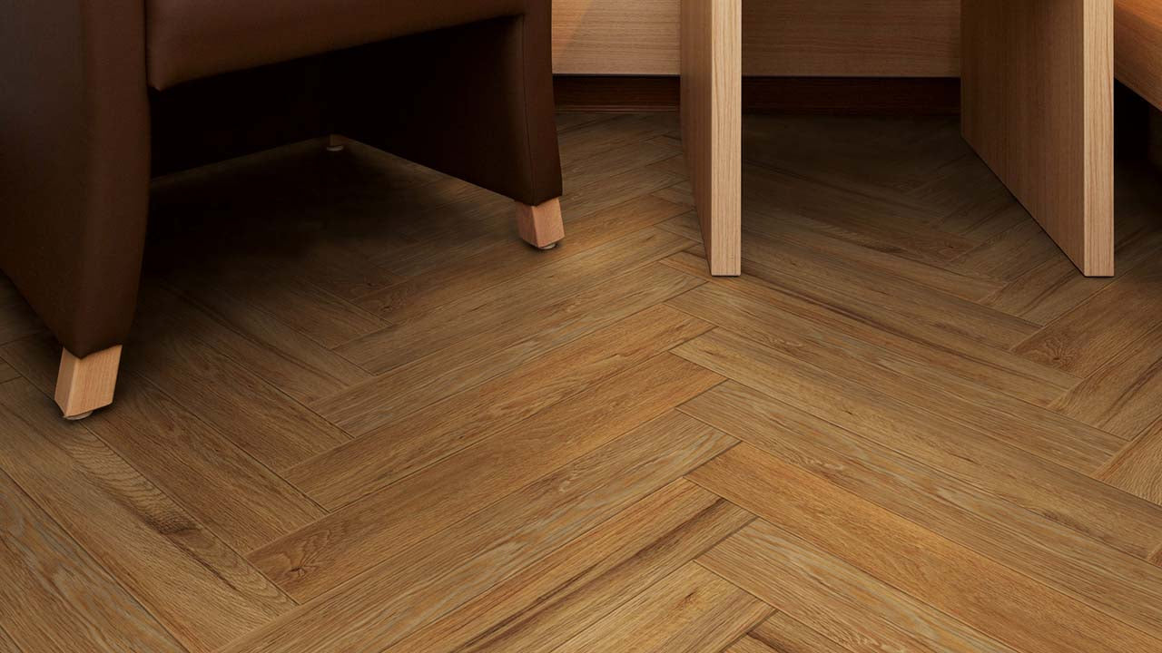 Vinylboden Project Floors floors@work PW 3840 Fischgrät, hellbraun, 457×76 cm, Klebevinyl, detailreiche Fischgrätmuster