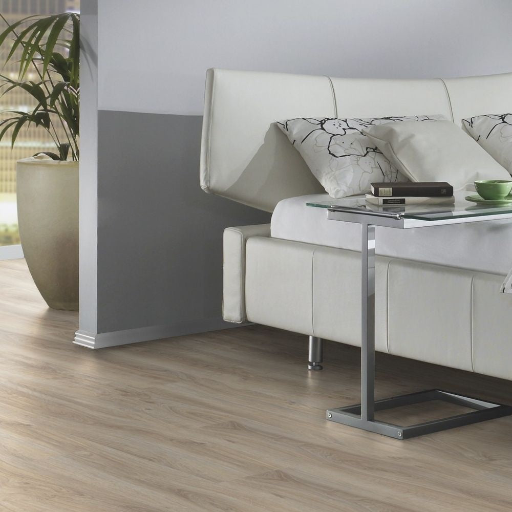 Vinylboden Tarkett iD Inspiration 30 Classics English Oak Grege, Klebevinyl, mit Holzmaserung und natürlichem Eichen-Design.