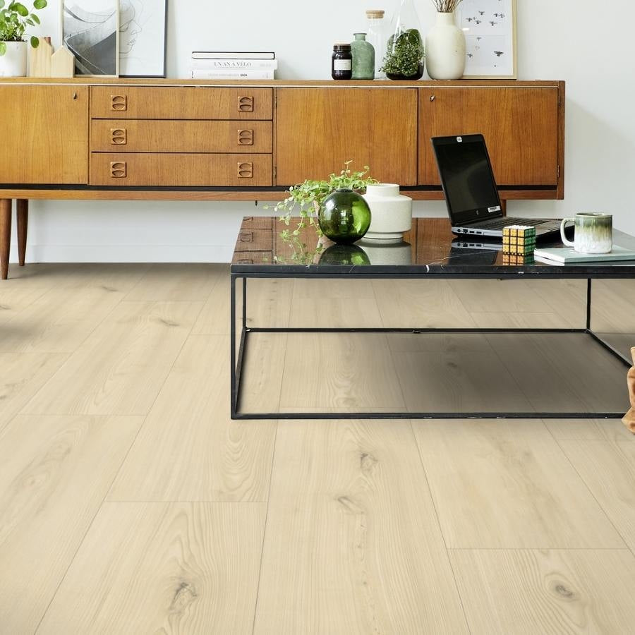 Vinylboden Tarkett iD Inspiration 30 Naturals Brushed Elm Beige, klebevinyl, zeigt die strukturierte Holzoptik in beige Tönen