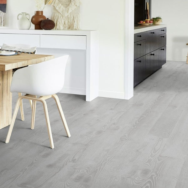 Tarkett iD Inspiration 30 Classics Vinylboden in Scandinavian Eiche Medium Grau, Klebevinyl, strukturierte Oberfläche, realistisches Holzdesign