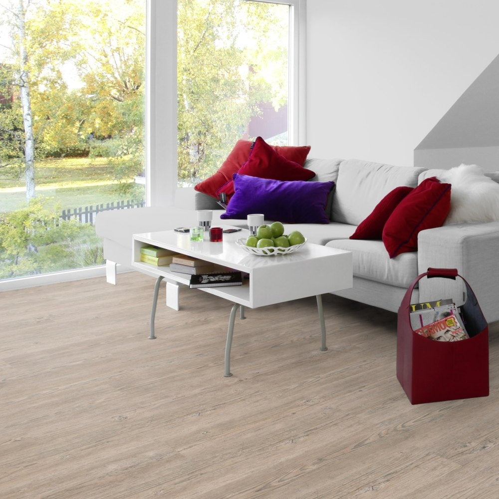 Tarkett iD Inspiration 40 Classics Klebevinyl in hellem gebürstetem Kiefern-Design, langlebiger Vinylboden mit Holzoptik.