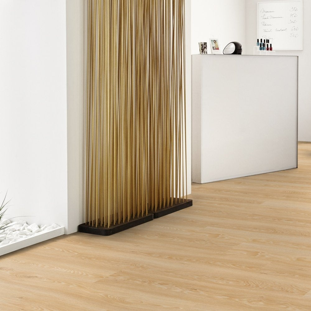 Vinylboden von Tarkett iD Inspiration 40 Classics Modern Oak Classical, Klebevinyl mit holzähnlicher Maserung.