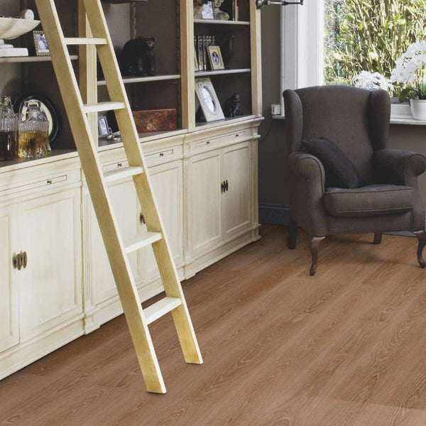 Tarkett iD Inspiration 55 Authentics Pearl Oak Pekan Vinylboden aus Klebevinyl mit hellbrauner Holzoptik, detailreiche Maserung