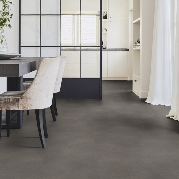 Tarkett iD Inspiration 55 Naturals Fibra Black Vinylboden, Klebevinyl mit schwarzer Holzoptik, dekoratives Bodenbelag-Design