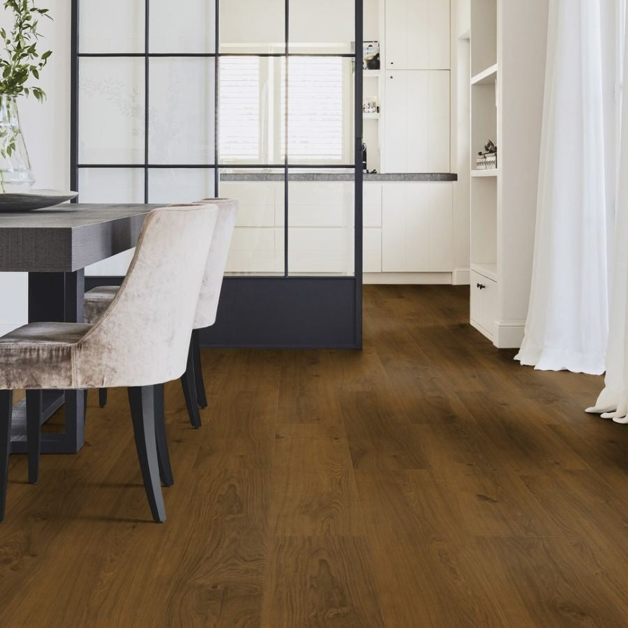 Vinylboden Tarkett iD Inspiration 55 Naturals Nomad Oak Coffee mit Holzmaserung und warmem Braun, Klebevinyl für Bodenbelag