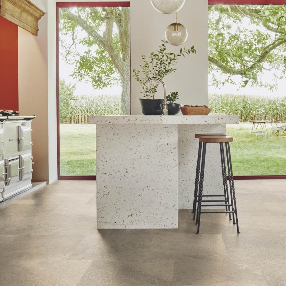 Tarkett iD Inspiration 55 Vinylboden in Sediment Beige, Klebevinyl mit natürlichem Holzdesign, robust und langlebig
