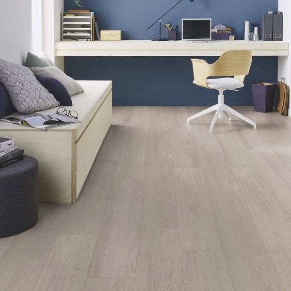 Tarkett iD Inspiration 55 Vinylboden in Eiche Hellgrau, Klebevinyl, naturfarbenes Holzdesign, strapazierfähig und stilvoll.