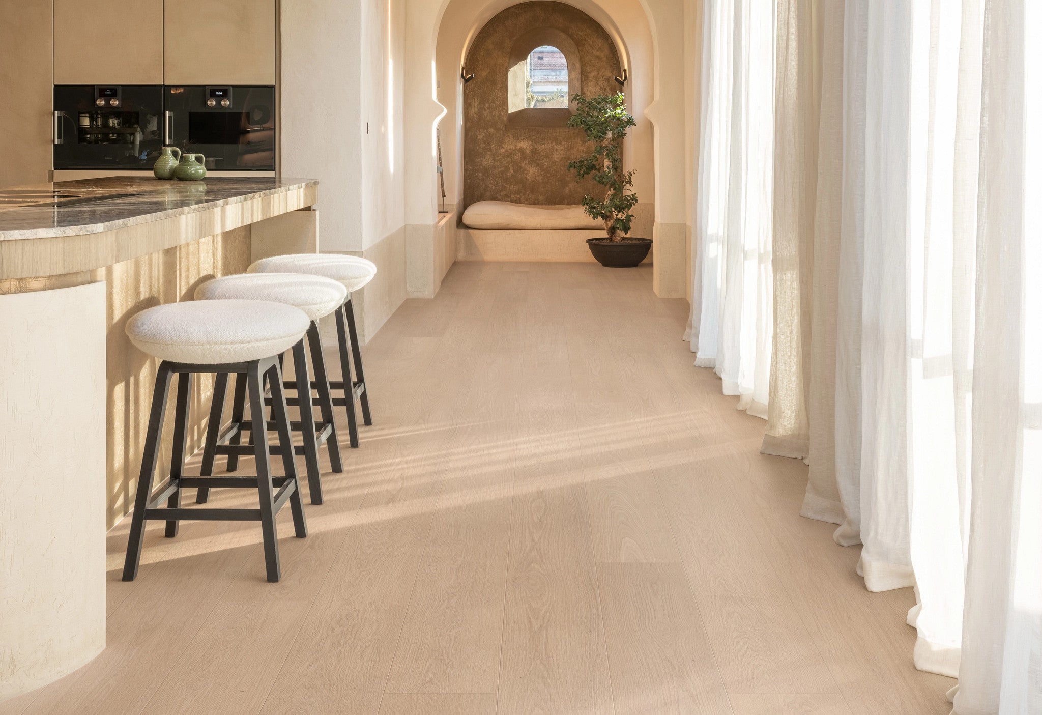 COREtec® XL-END Bled Vinylboden in Holzoptik, braun, in Raumansicht mit Holzmuster und langlebiger Oberfläche.