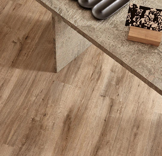 Fürbo Allura Decibel Vinylboden in Golden Harvest Oak 5103AD3 mit 0,35 mm Dicke, holzähnliche Oberfläche, langlebiges Klebevinyl