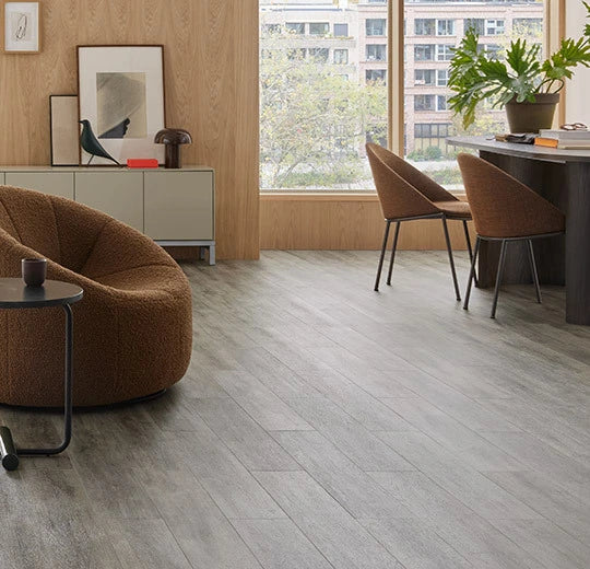 Vinylboden Forbo Allura Decibel Winter Harvest Oak 5101AD3 mit Holzmaserung und Dekor, Klebevinyl für langlebigen Bodenbelag