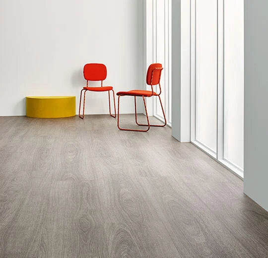 Fürbo Allura Dryback Vinylboden in Grau Giant Oak 60280, großflächige Verlegung, holzähnliche Maserung, langlebiger Klebevinyl