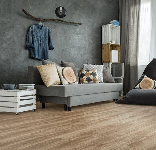 Fürbo Allura Dryback Vinylboden in Natural Collage Eiche 60374, Klebevinyl mit Holzmaserung und hellbrauner Optik.