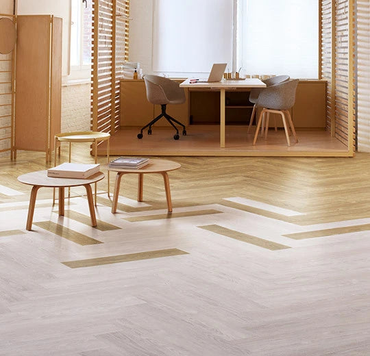 Vinylboden Forbo Allura Dryback 0,55 Natur Eiche Fischgrätmuster, klebevinyl, sichtbare Holzmaserung und Fischgrät-Design