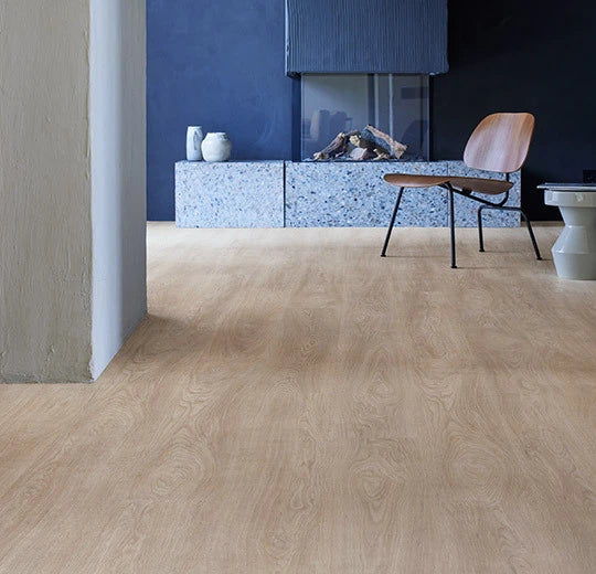 Forbo Allura Decibel Vinylboden in Sun-Bleached Serene Oak, Langdiele, 0,35 mm, mit Klebevinyl, helles Holzdesign