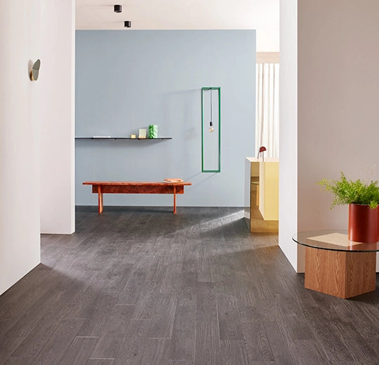 Forbo Allura Dryback Vinylboden in Schwarz gebürstete Eiche, klebefertig, 0,40 mm Stärke, Produktnummer 60061