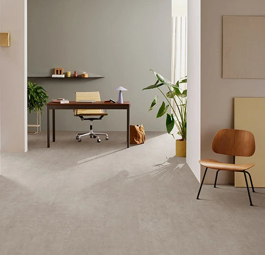 Vinylboden Forbo Allura Enduro 0,30 Beige Concrete 69204 mit Betonmuster, klebender Vinylbelag, Nahaufnahme