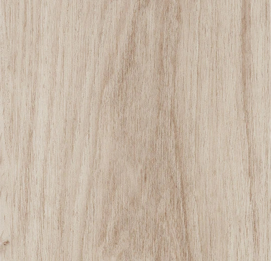 Vinylboden Forbo Allura Decibel 0,35 Pale Authentic Oak im Fischgrätmuster, detailreiche Holzoptik, Klebevinyl, Nahaufnahme
