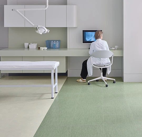 Forbo Allura Decibel Vinylboden in Bianco Perlino 9110AD8, 0,80 mm dünner Klebevinyl mit schallabsorbierenden Eigenschaften