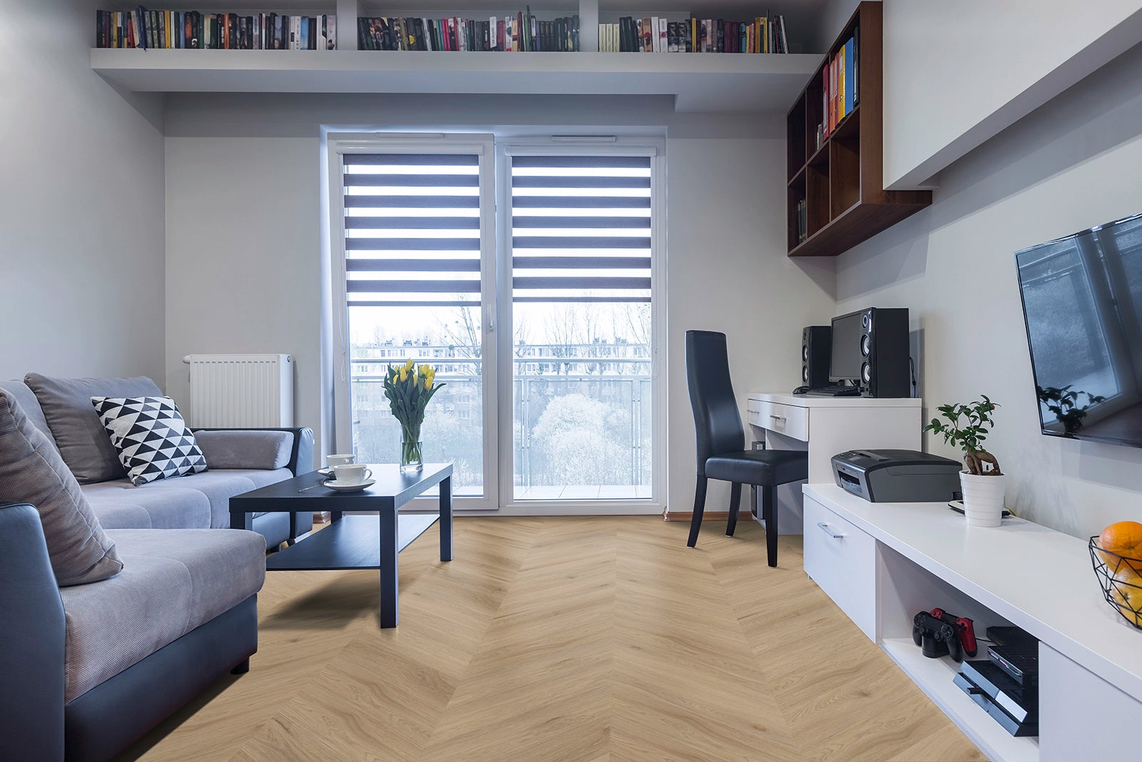 Vinylboden IPC Opal Chevron Eiche Maastricht, Klebevinyl, mit Holzmaserung und Chevron-Muster, liegend auf einer Bodenfläche